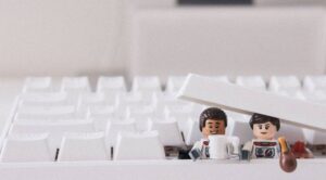 participez à l’atelier lego lors du geek’d con ! découvrez des constructions créatives, relevez des défis et partagez votre passion avec d’autres fans de briques lego. atelier ouvert à tous, petits et grands !