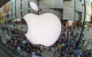 découvrez les raisons derrière la chute des ventes d'iphone en chine et les impacts sur le marché des smartphones dans ce pays clé pour apple.