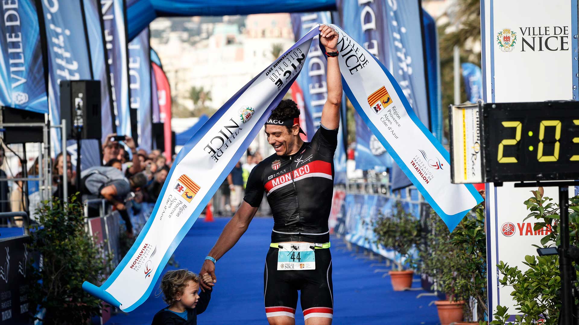 découvrez les statistiques clés des triathlons : taux de participation, performances, records, et analyses pour mieux comprendre ce sport d'endurance en pleine expansion.