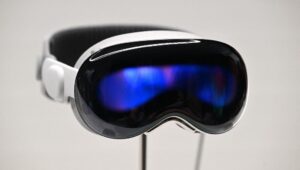 découvrez la vision pro d'apple, un casque de réalité mixte révolutionnaire offrant une expérience immersive inédite grâce à des technologies avancées. idéal pour le divertissement, la productivité et la créativité.