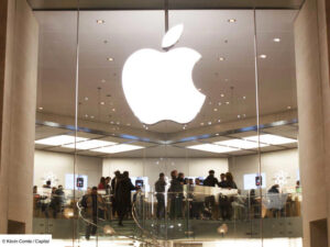 découvrez comment apple a franchi le cap des 100 milliards de dollars de revenus grâce à ses services, marquant une étape clé dans sa croissance et sa diversification au-delà des produits matériels.