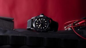 découvrez comment des employés d'apple et google vendent des montres tudor personnalisées, alliant luxe et technologie pour une expérience unique.