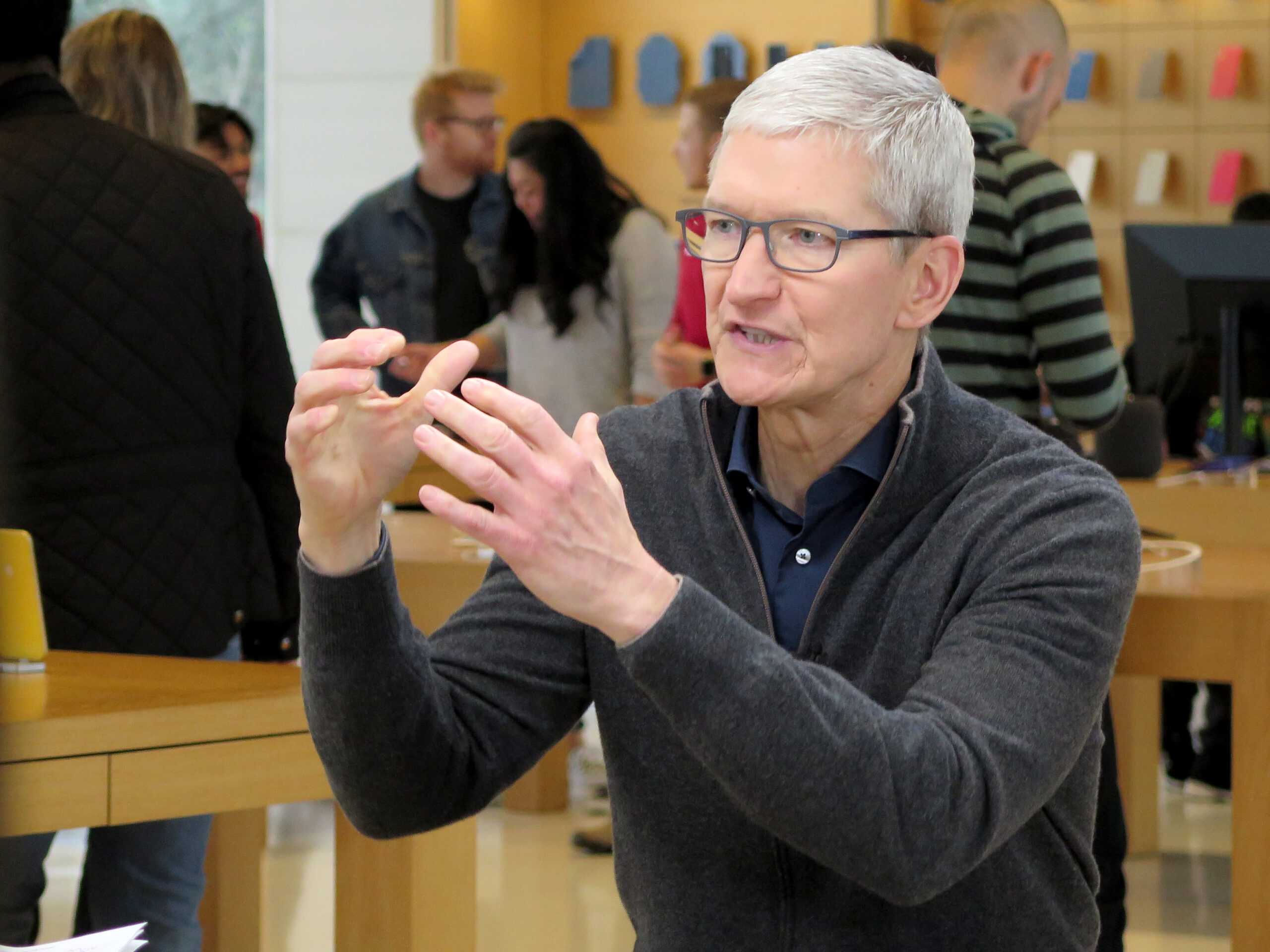 découvrez comment le nouveau directeur financier d'apple, jim cramer, s'adapte efficacement à son rôle et contribue au succès de l'entreprise.