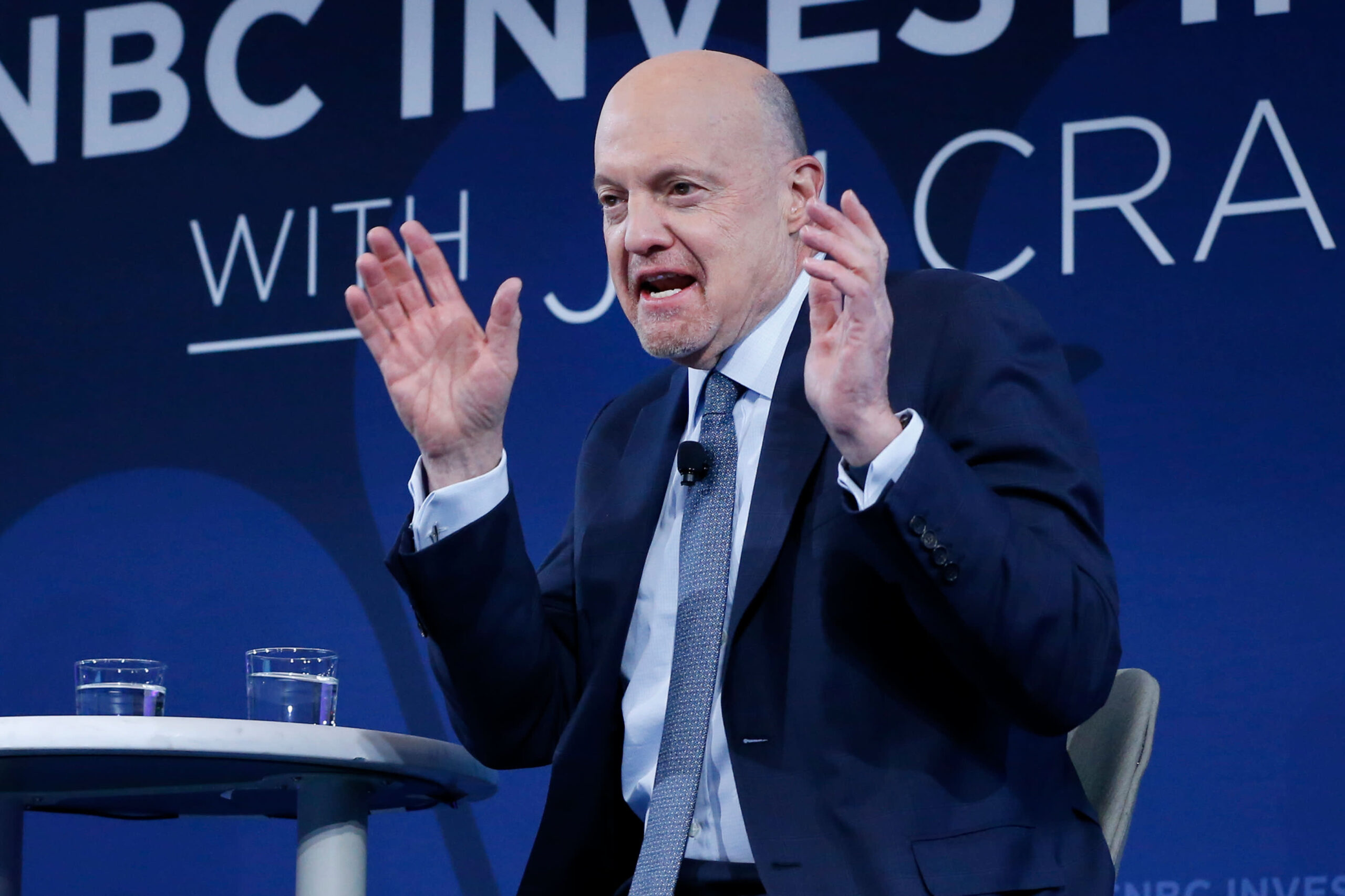 découvrez comment jim cramer, le nouveau directeur financier d'apple, s'adapte efficacement à son rôle et contribue au succès de l'entreprise.